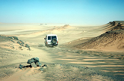 Über schwere Rippel hinunter nach Terhaza (Mali)