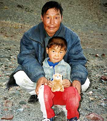 Lieber Besuch am Abend: Bayanlig, Südgobi, Mongolei